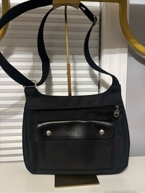 NWOT Longchamp Planetes nylon and leather crossbody messenger